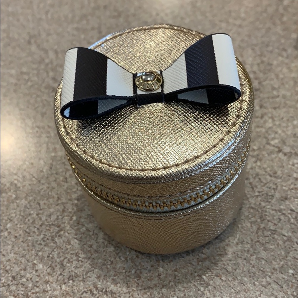 Jewelry holder